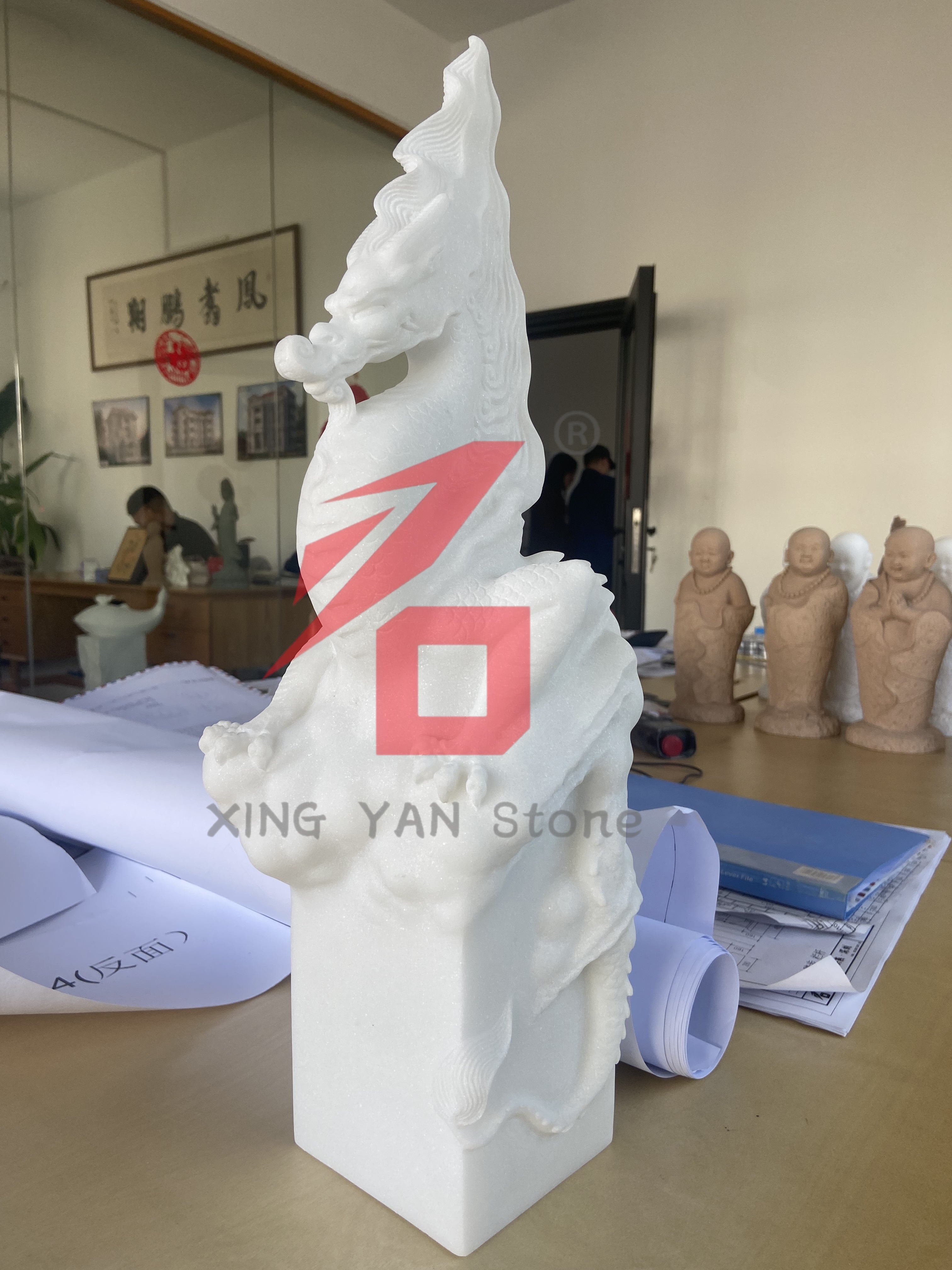 Sculpturile în piatră în stil chinezesc câștigă popularitate pe piețele memoriale europene și americane