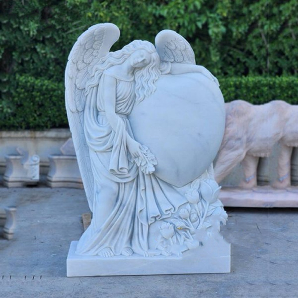 Îngerul de marmură Xingyan care îmbrățișează o sculptură de piatră memorială a inimii