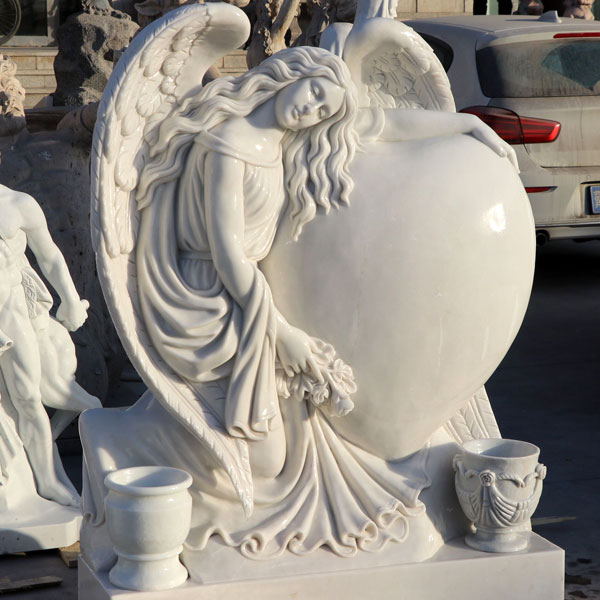 Xingyan White Marble Angel în formă de inimă